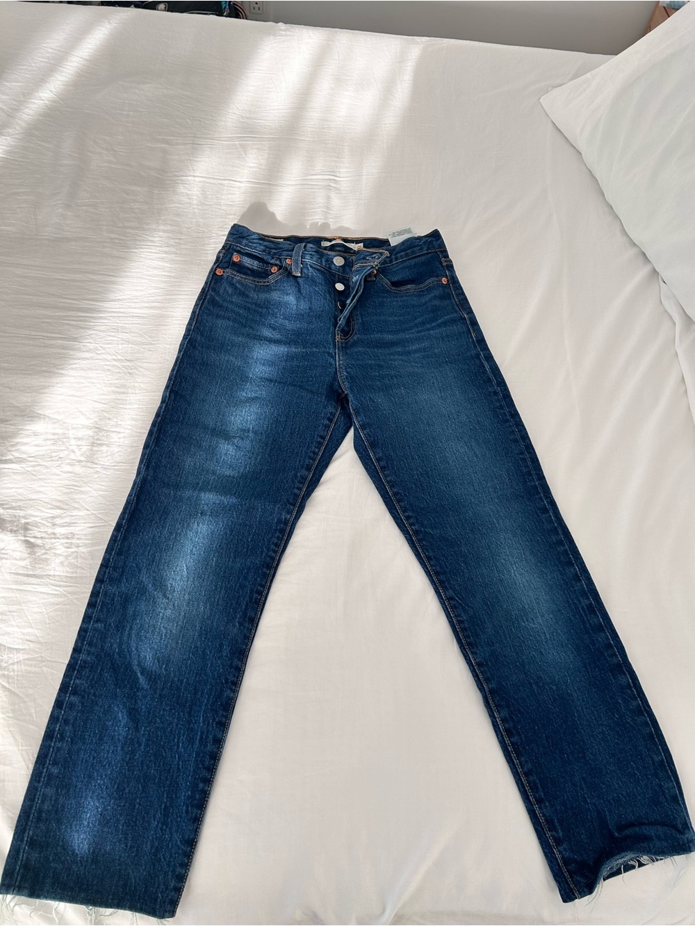 Levi's Wedgie Straight Jeans Womens 26 Medium Wash Button Fly Raw Hem 34964